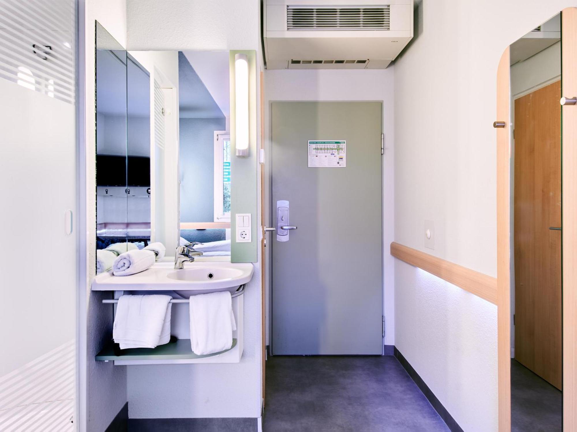B&B Hotel Hannover-ラッツェン エクステリア 写真